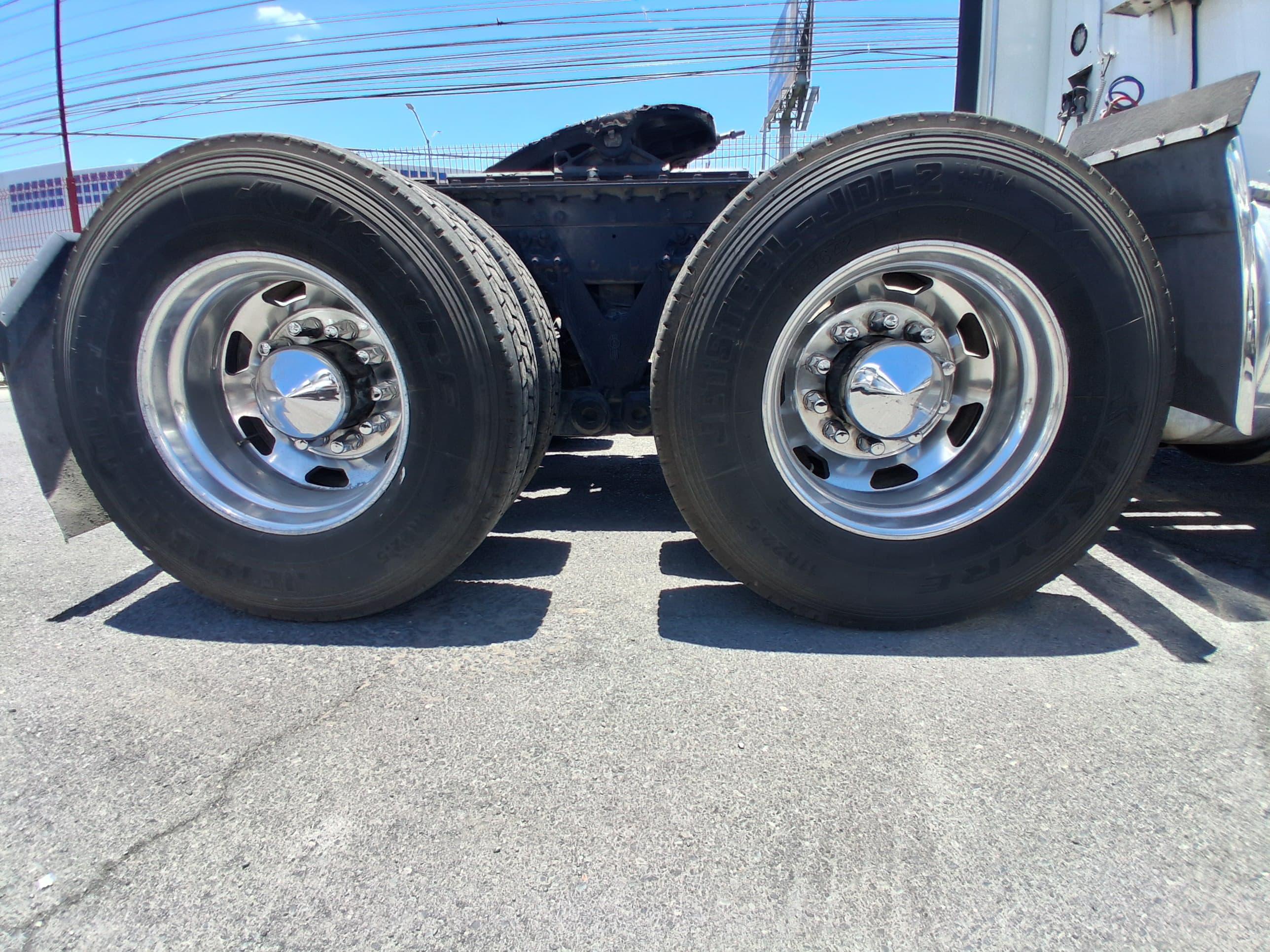 Kenworth T660 MX13 Paccar